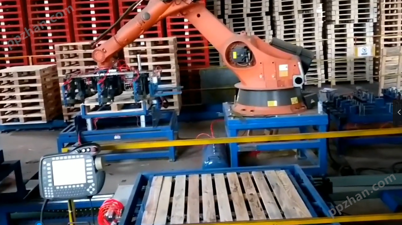 木托盘打钉机器人